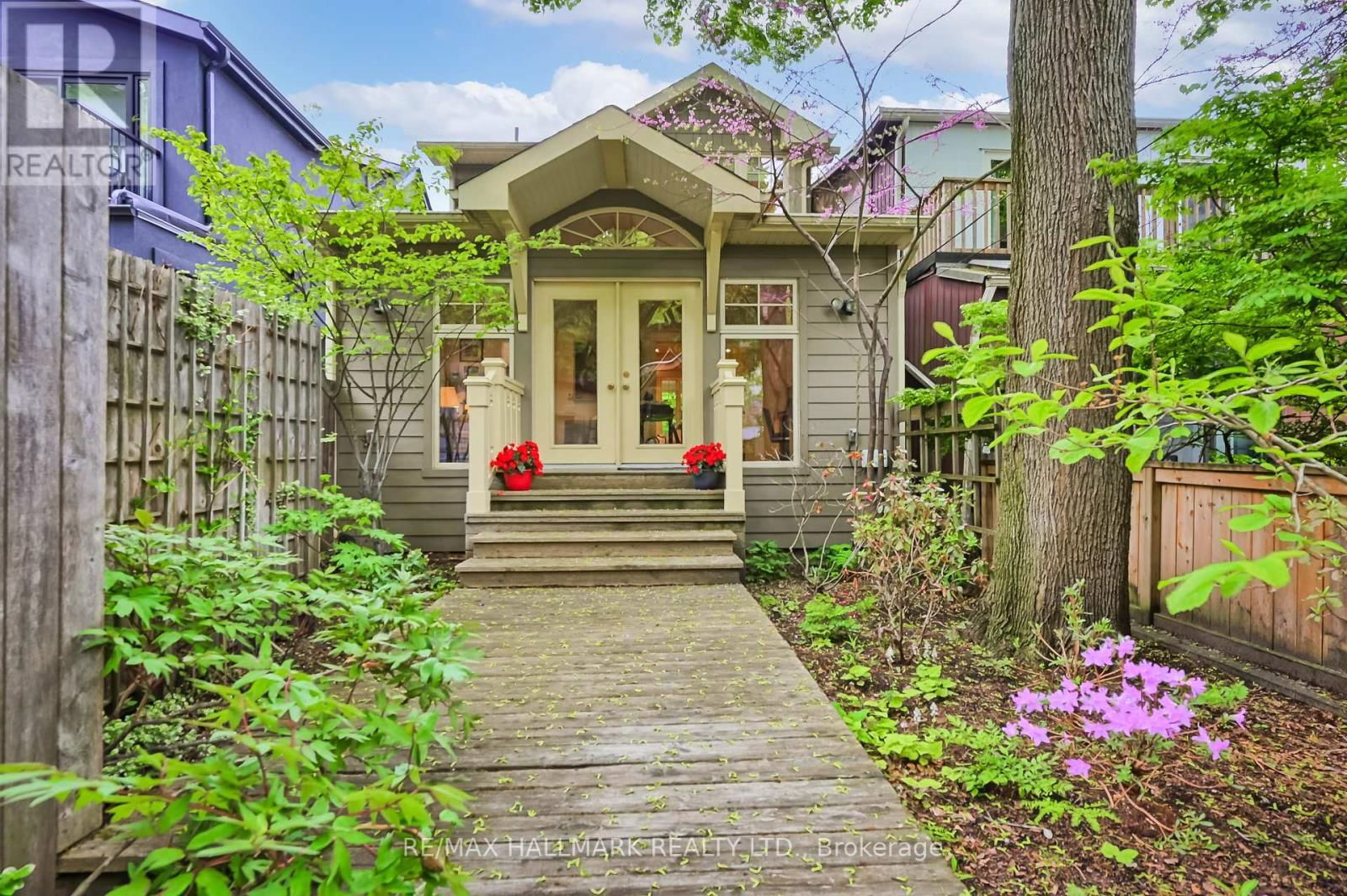 8 SILVER BIRCH AVENUE Image 37