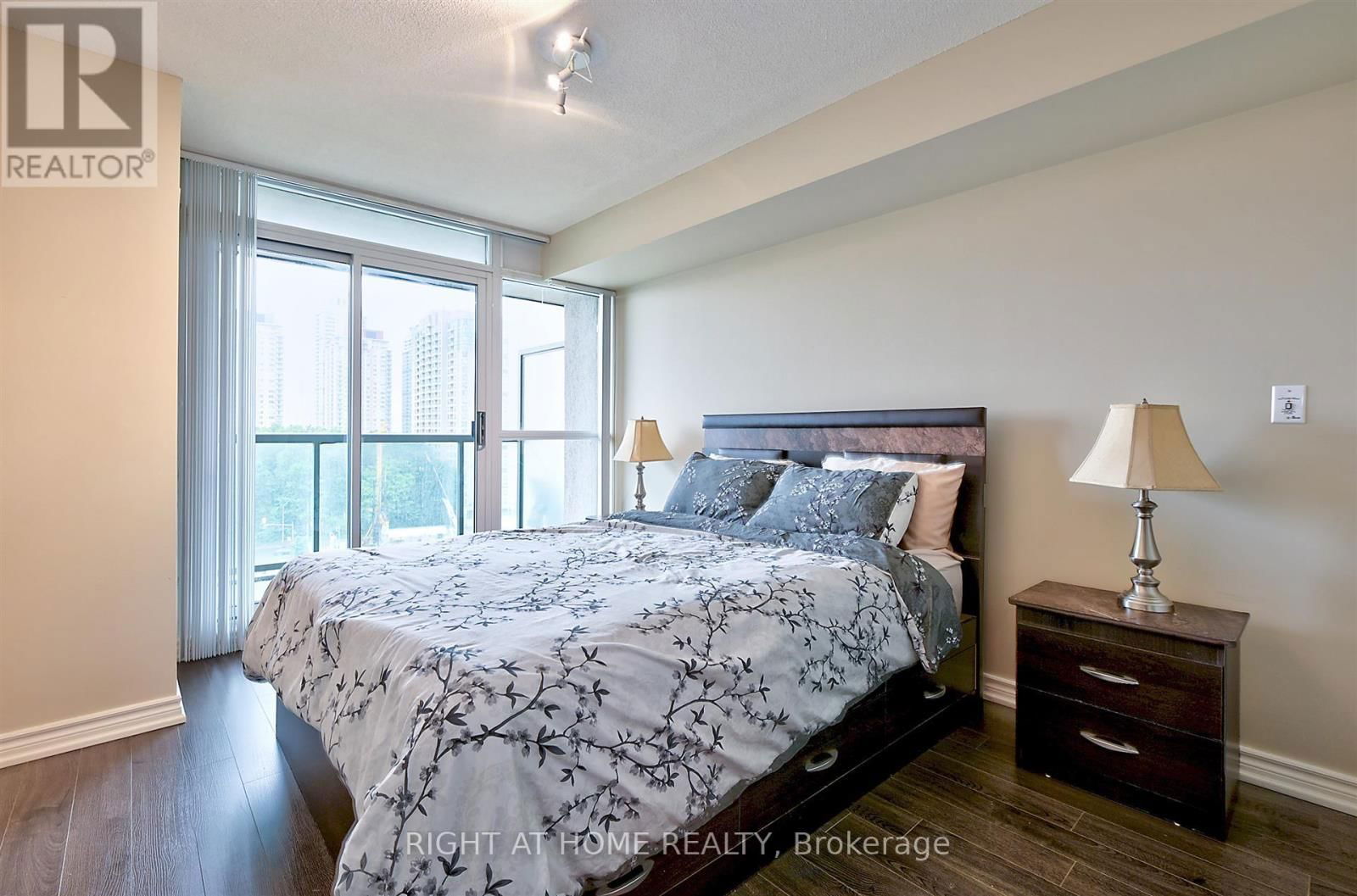 1612 - 68 GRANGEWAY AVENUE Image 10