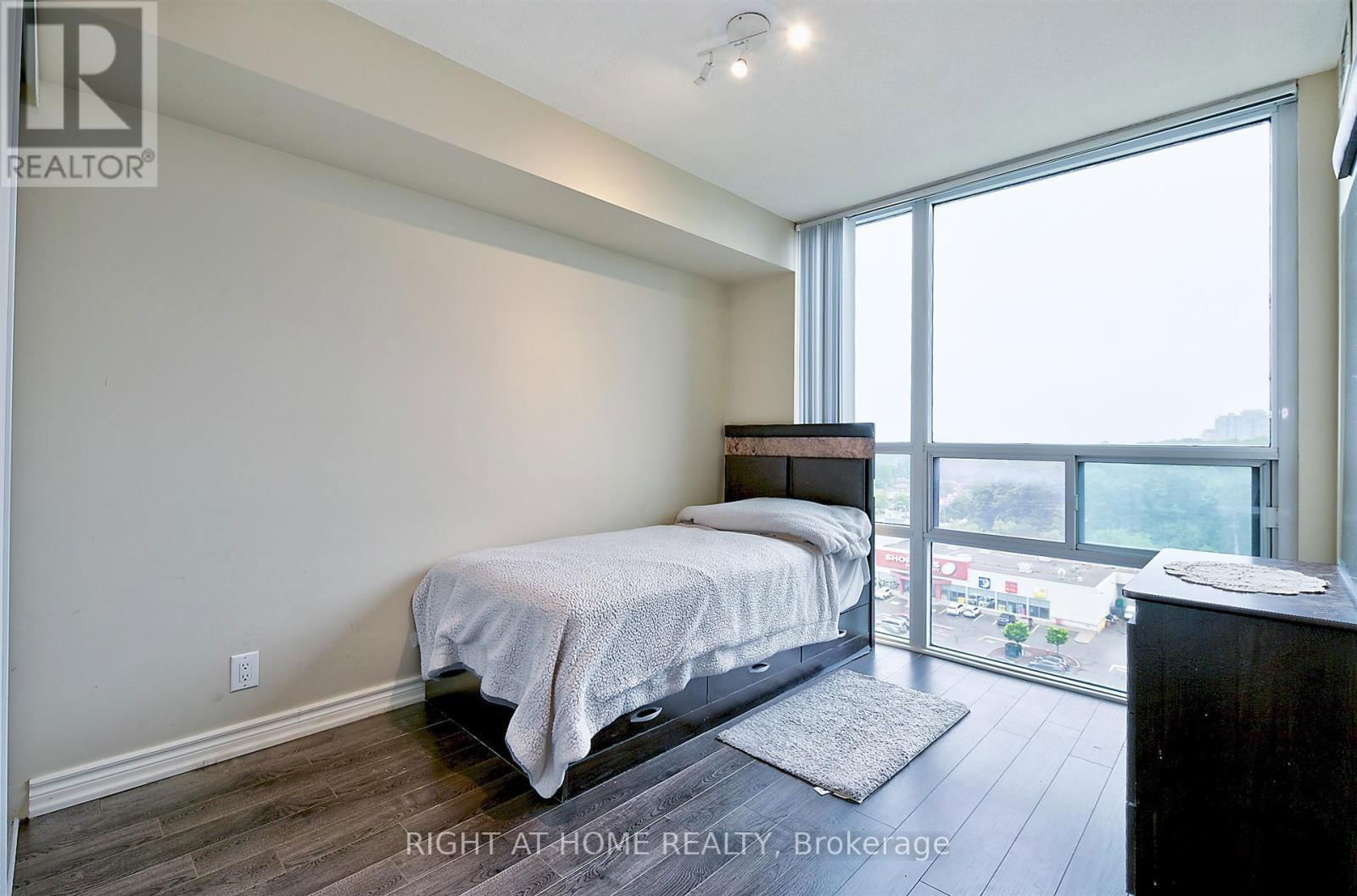 1612 - 68 GRANGEWAY AVENUE Image 12