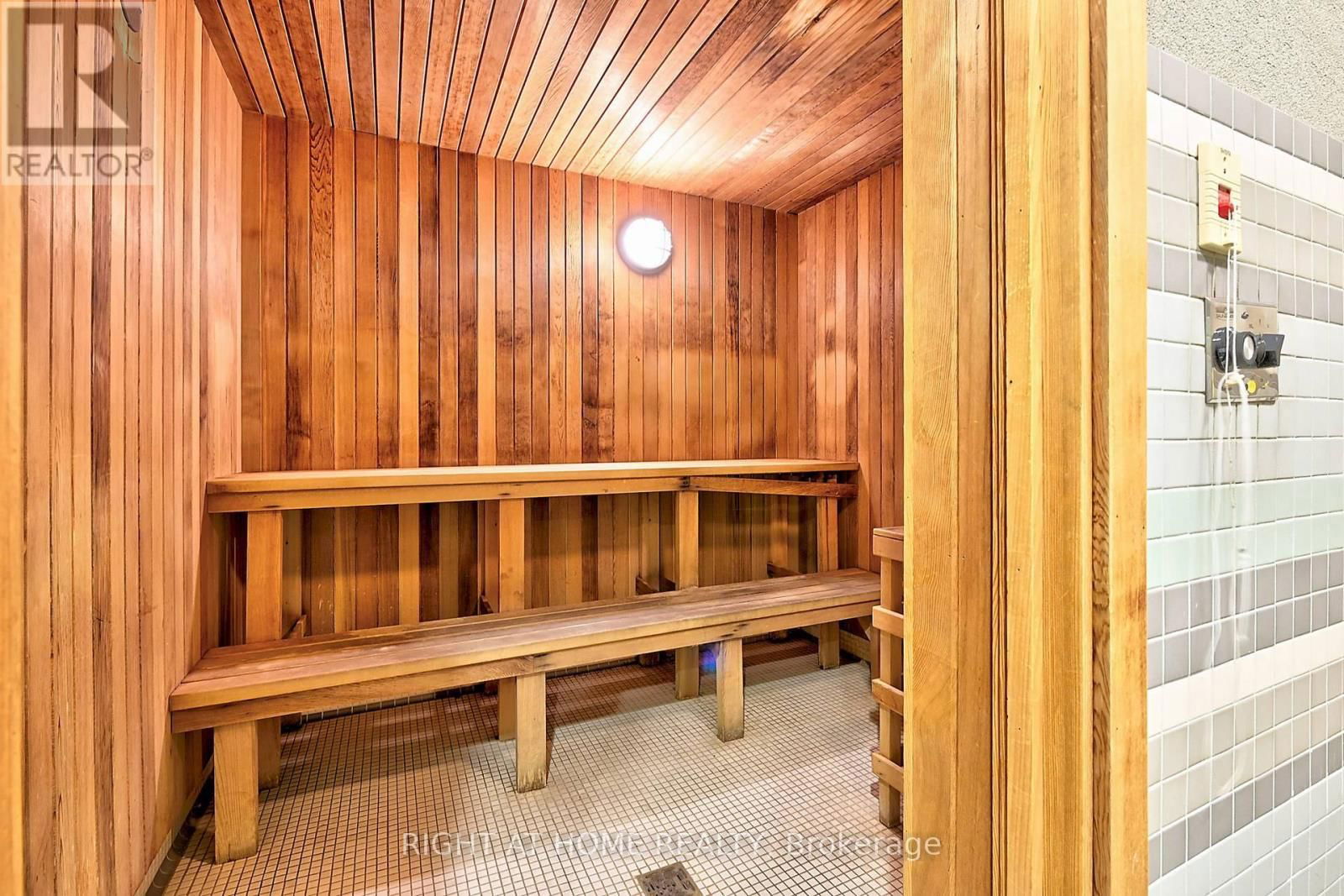 1612 - 68 GRANGEWAY AVENUE Image 16
