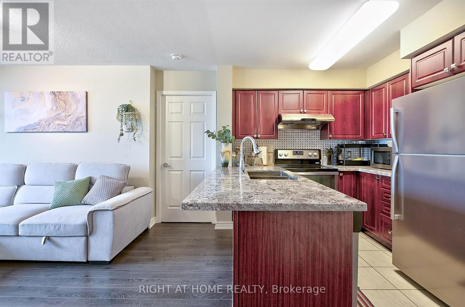 1612 - 68 GRANGEWAY AVENUE Image 2