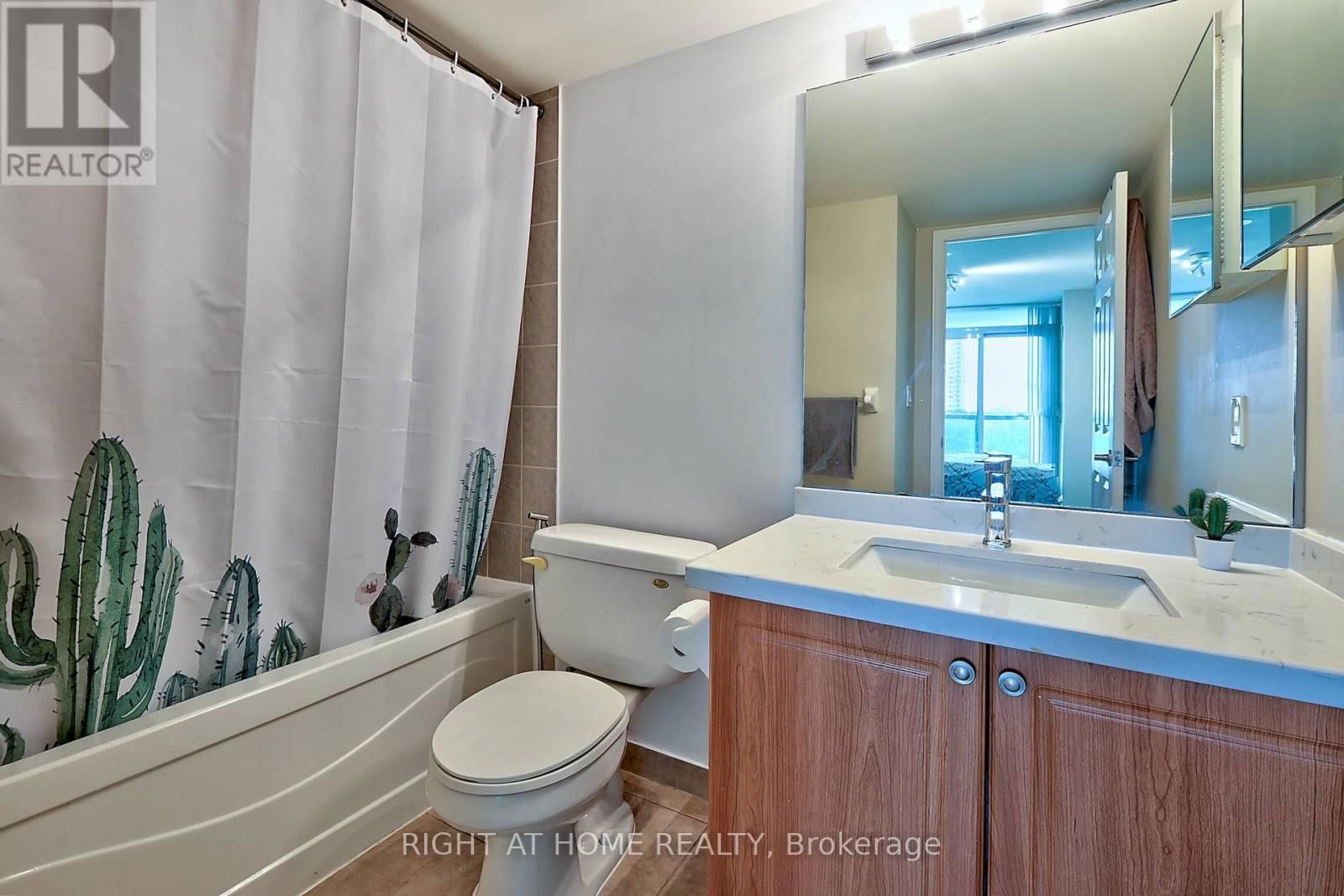 1612 - 68 GRANGEWAY AVENUE Image 23