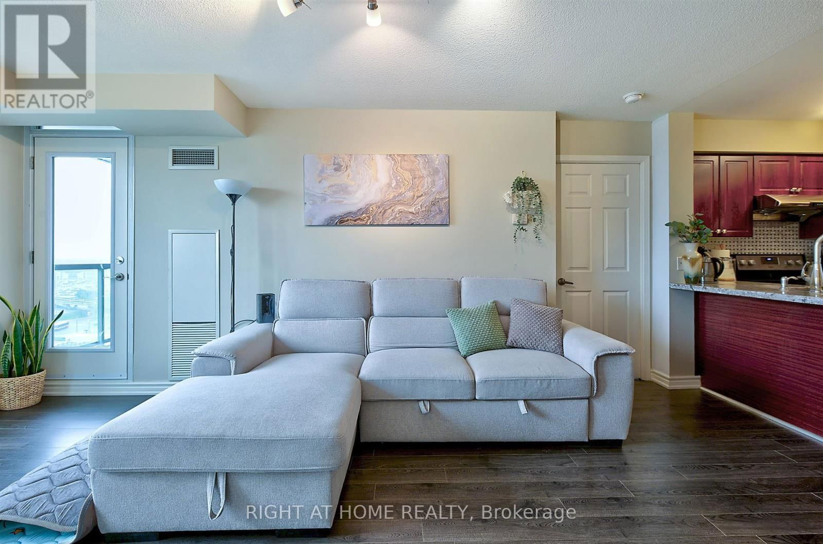 1612 - 68 GRANGEWAY AVENUE Image 8