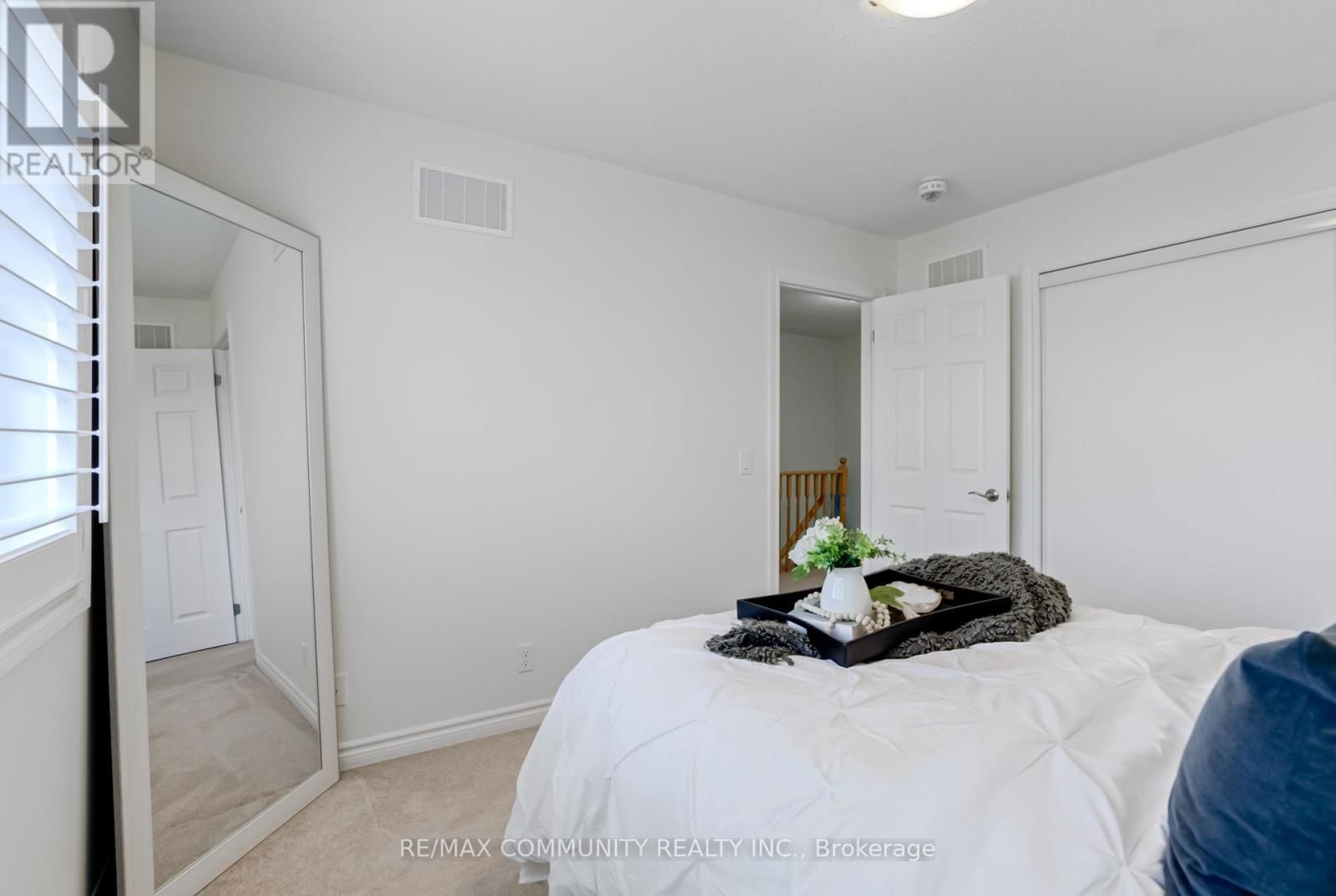 52 NEARCO CRESCENT Image 23