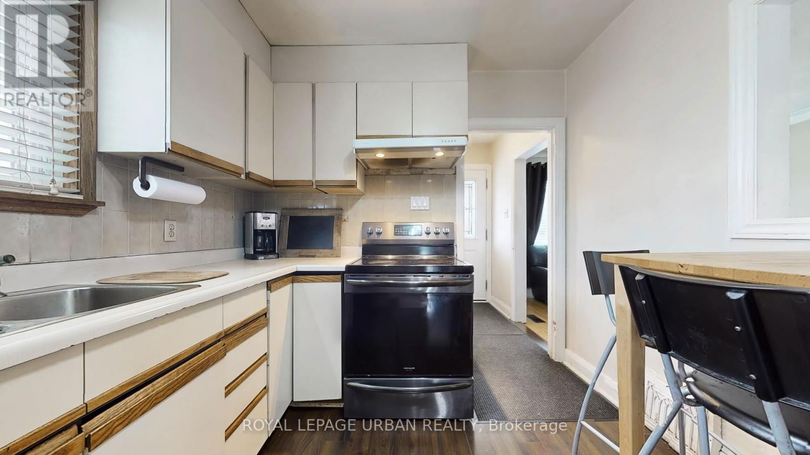 61 BINSWOOD AVENUE Image 13