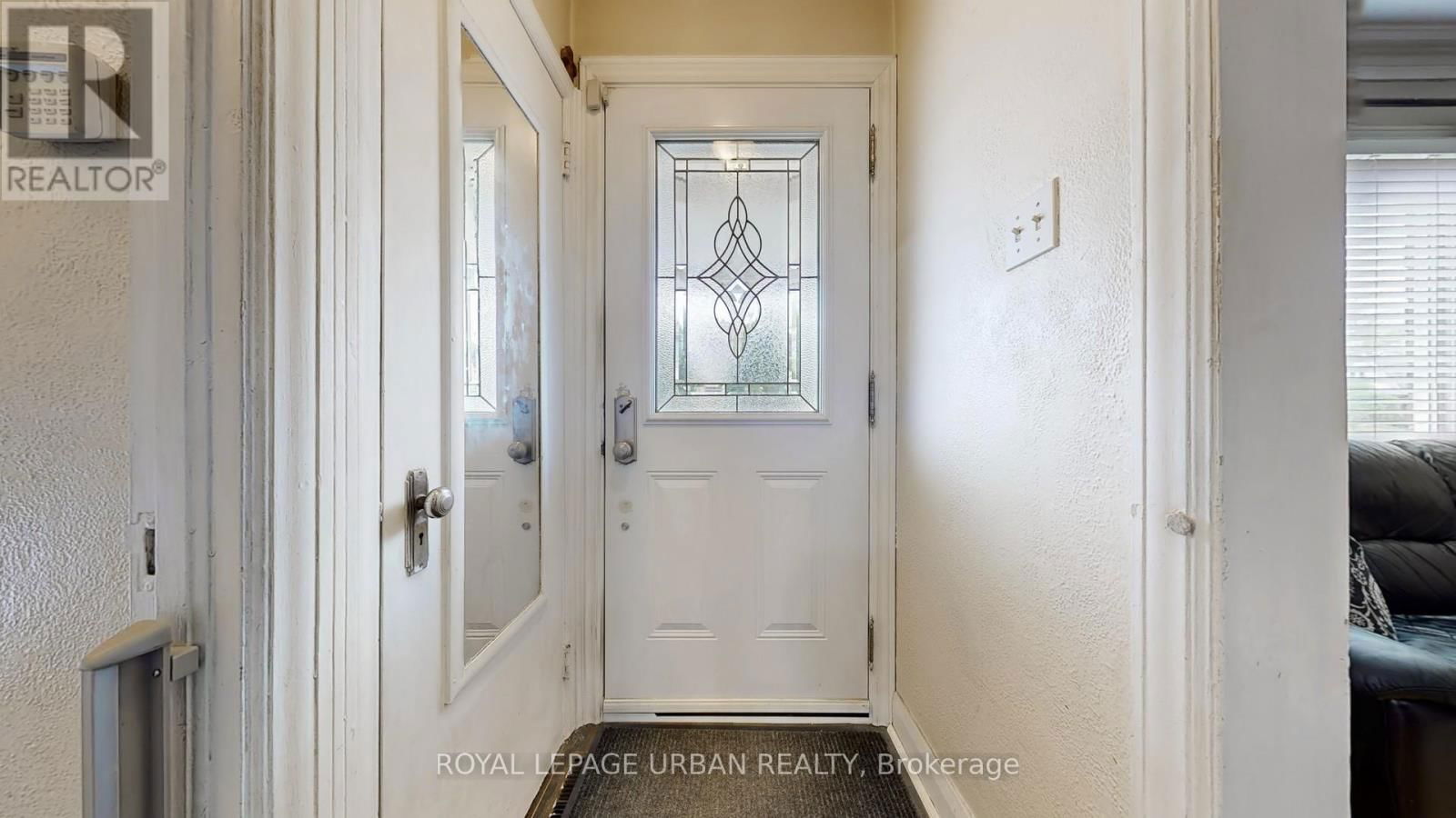 61 BINSWOOD AVENUE Image 19