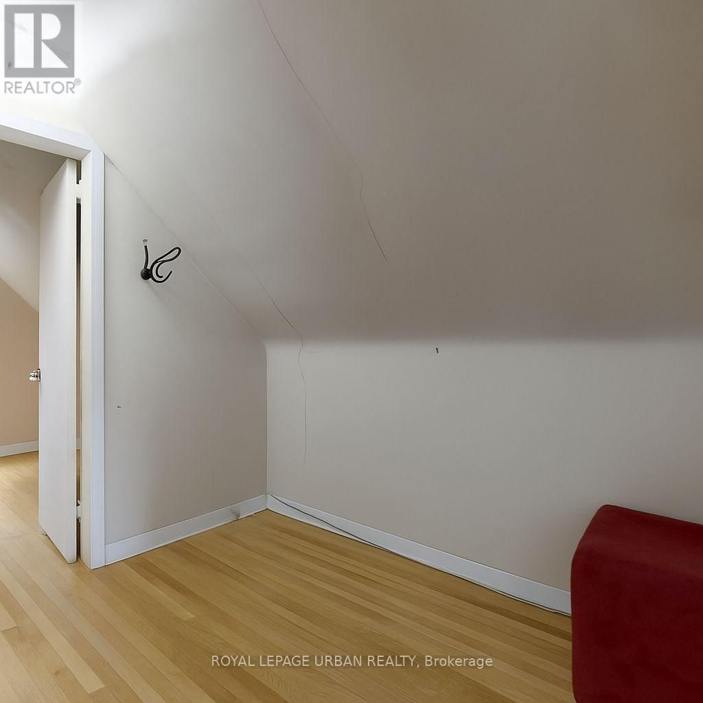 61 BINSWOOD AVENUE Image 21