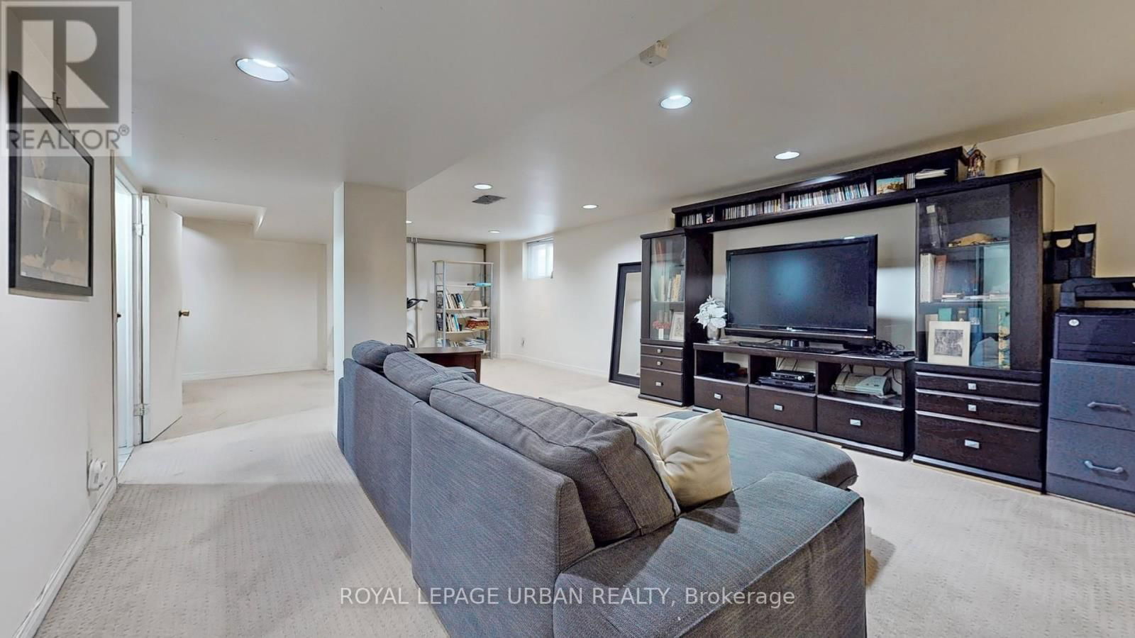 61 BINSWOOD AVENUE Image 25