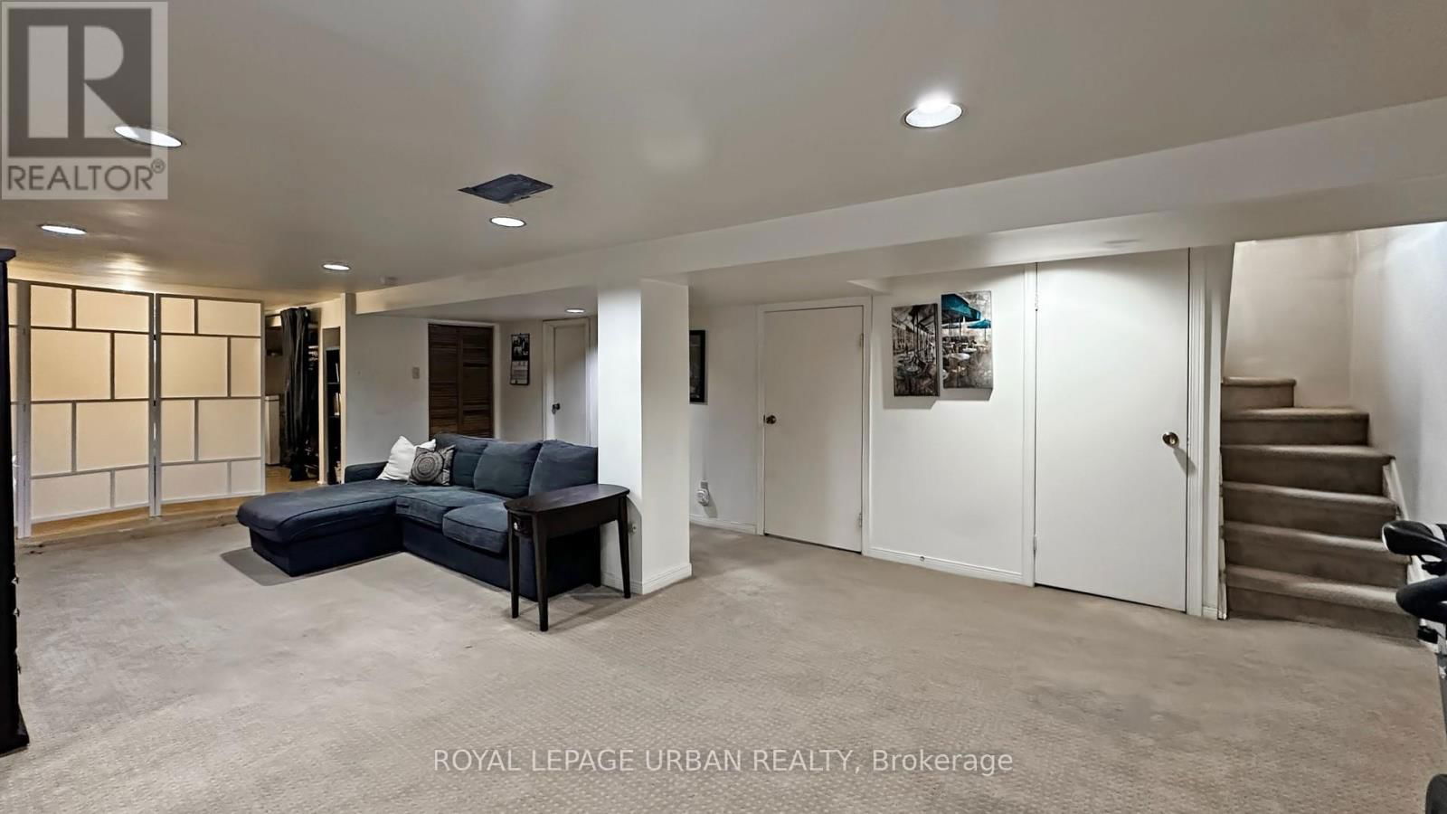 61 BINSWOOD AVENUE Image 26