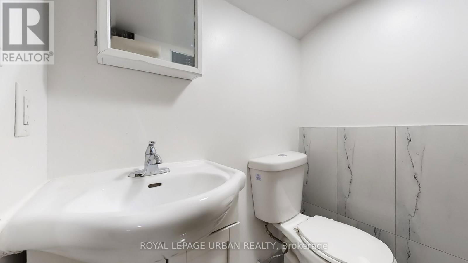 61 BINSWOOD AVENUE Image 31