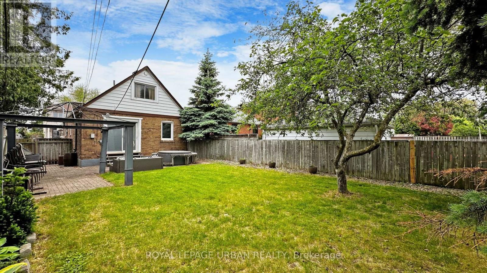 61 BINSWOOD AVENUE Image 34