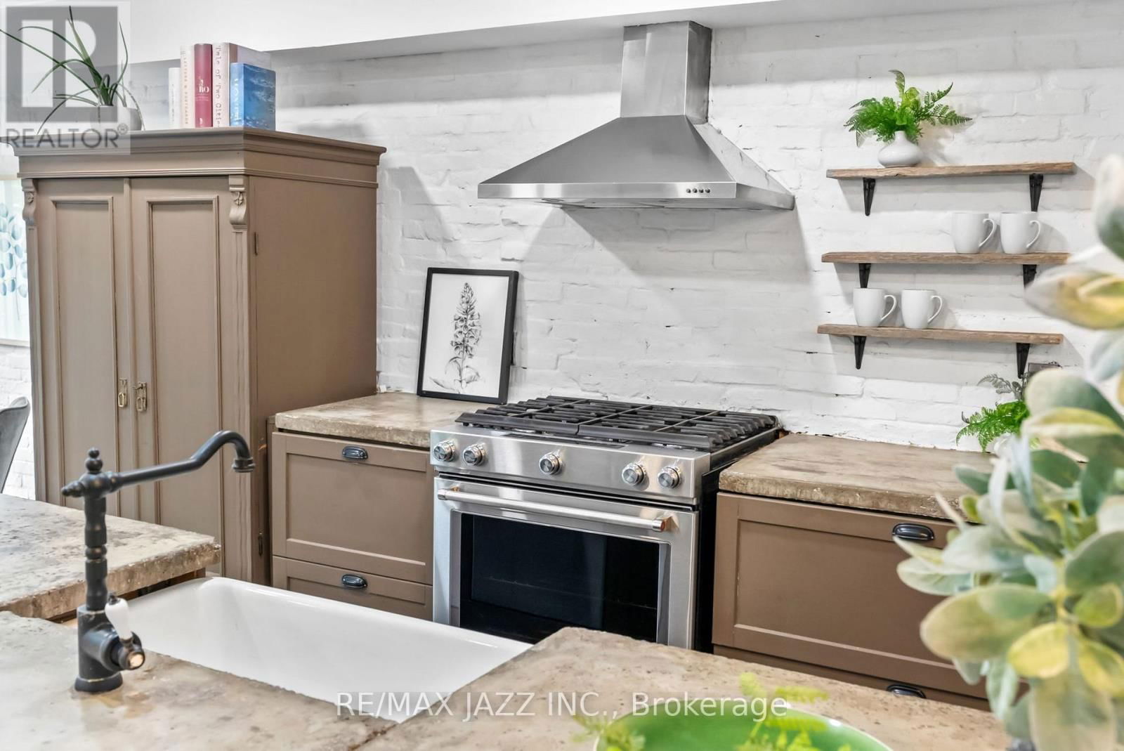 119 BETTINA PLACE Image 12