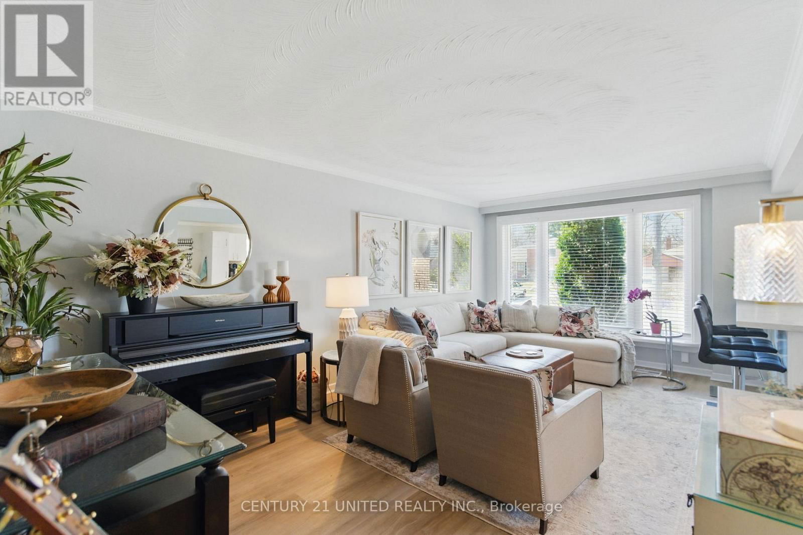 243 LUPIN DRIVE Image 17