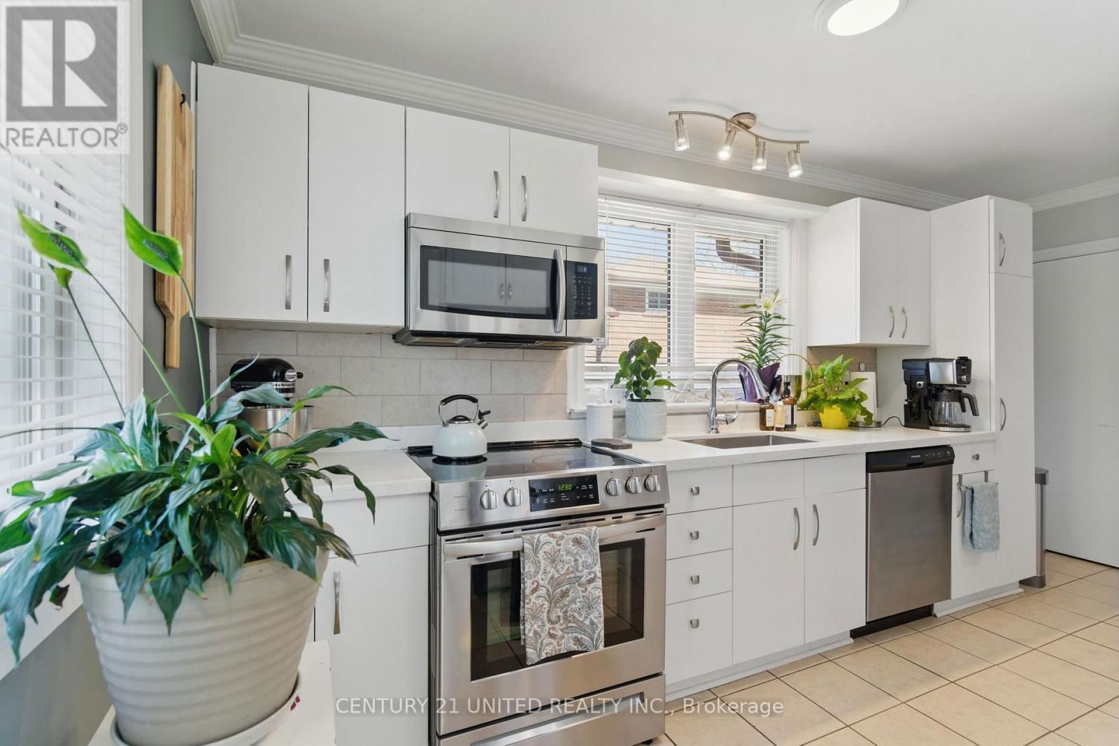 243 LUPIN DRIVE Image 3