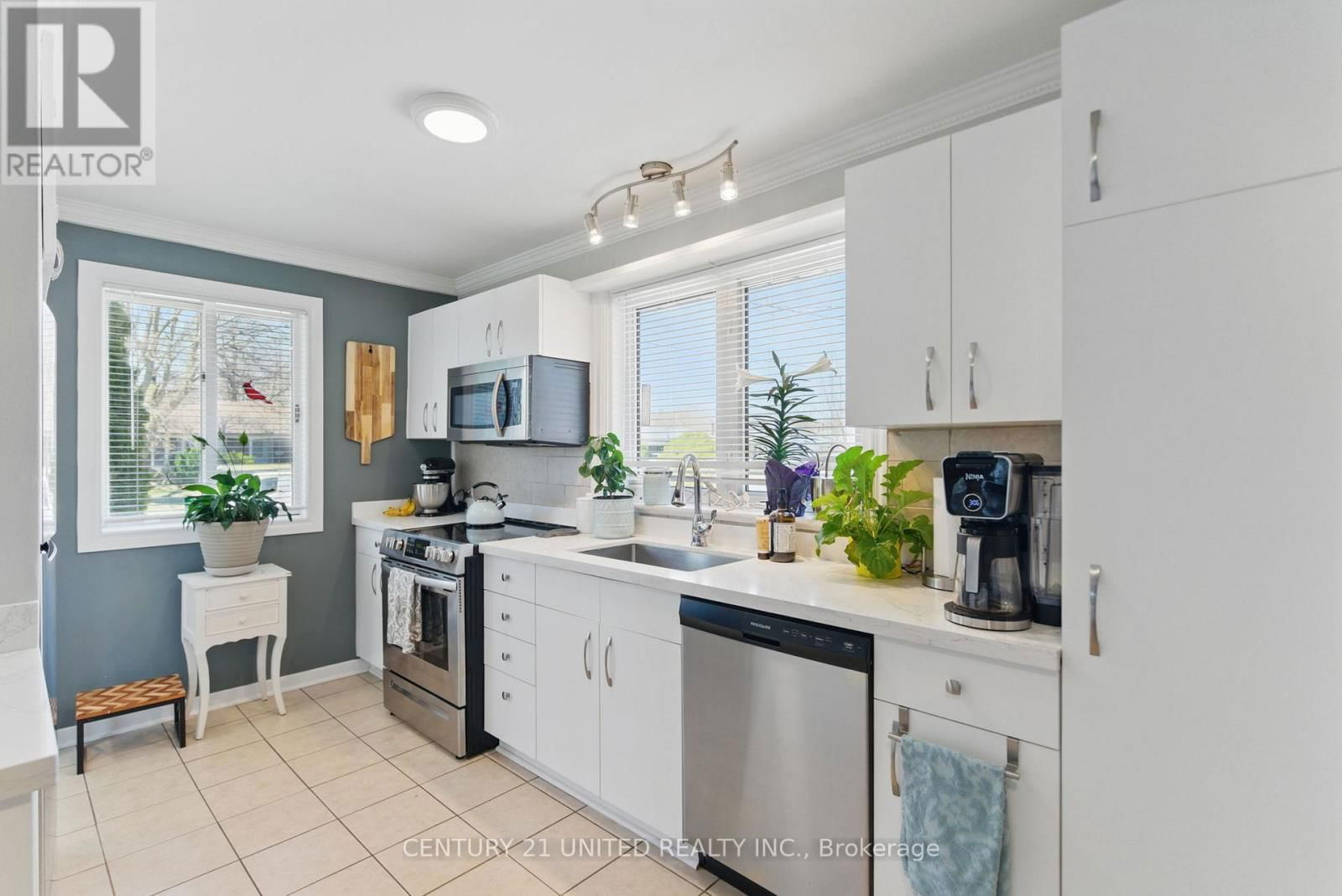 243 LUPIN DRIVE Image 6