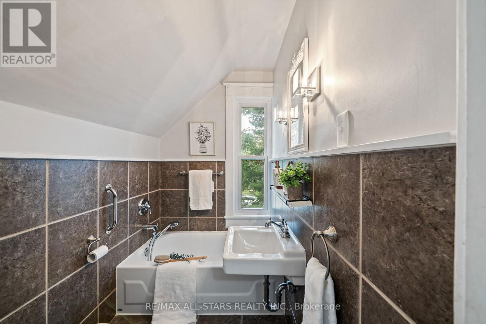 2 HENRIETTA STREET Image 24