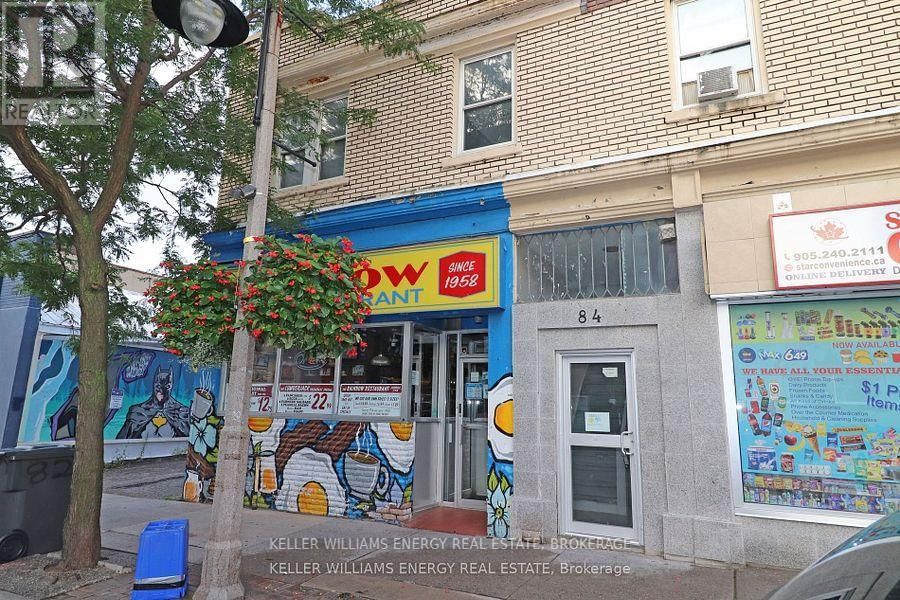 2 - 84 SIMCOE STREET NORTH Image 1