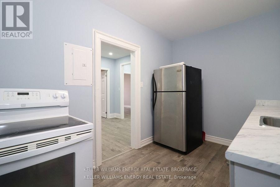 2 - 84 SIMCOE STREET NORTH Image 11