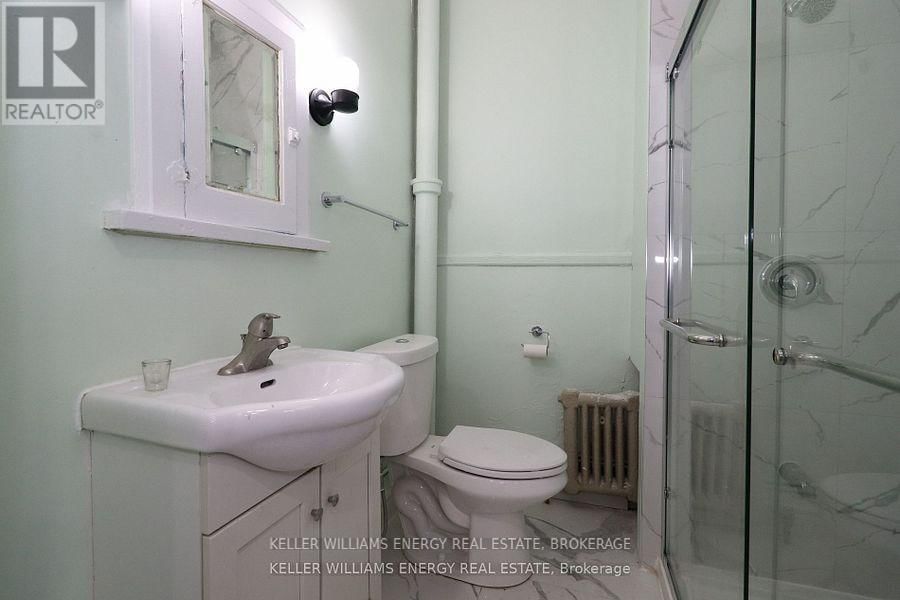 2 - 84 SIMCOE STREET NORTH Image 14