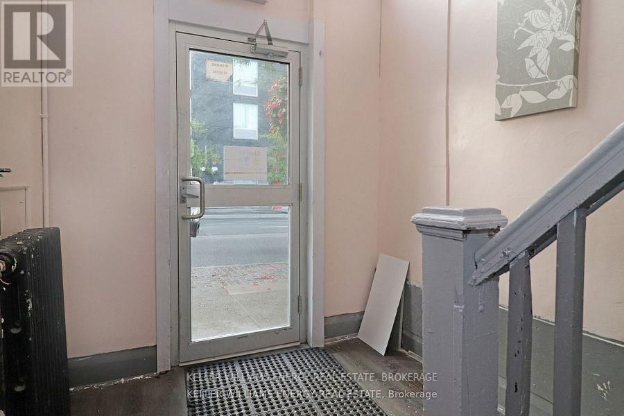 2 - 84 SIMCOE STREET NORTH Image 3