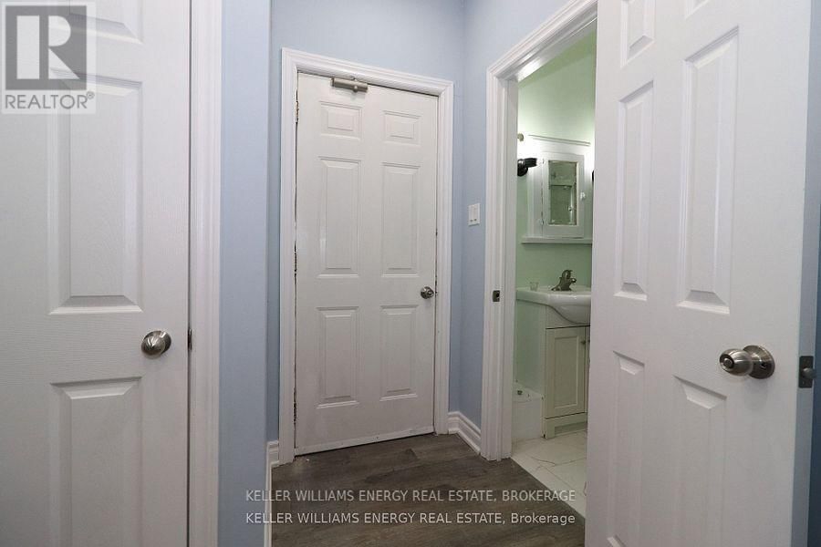 2 - 84 SIMCOE STREET NORTH Image 6