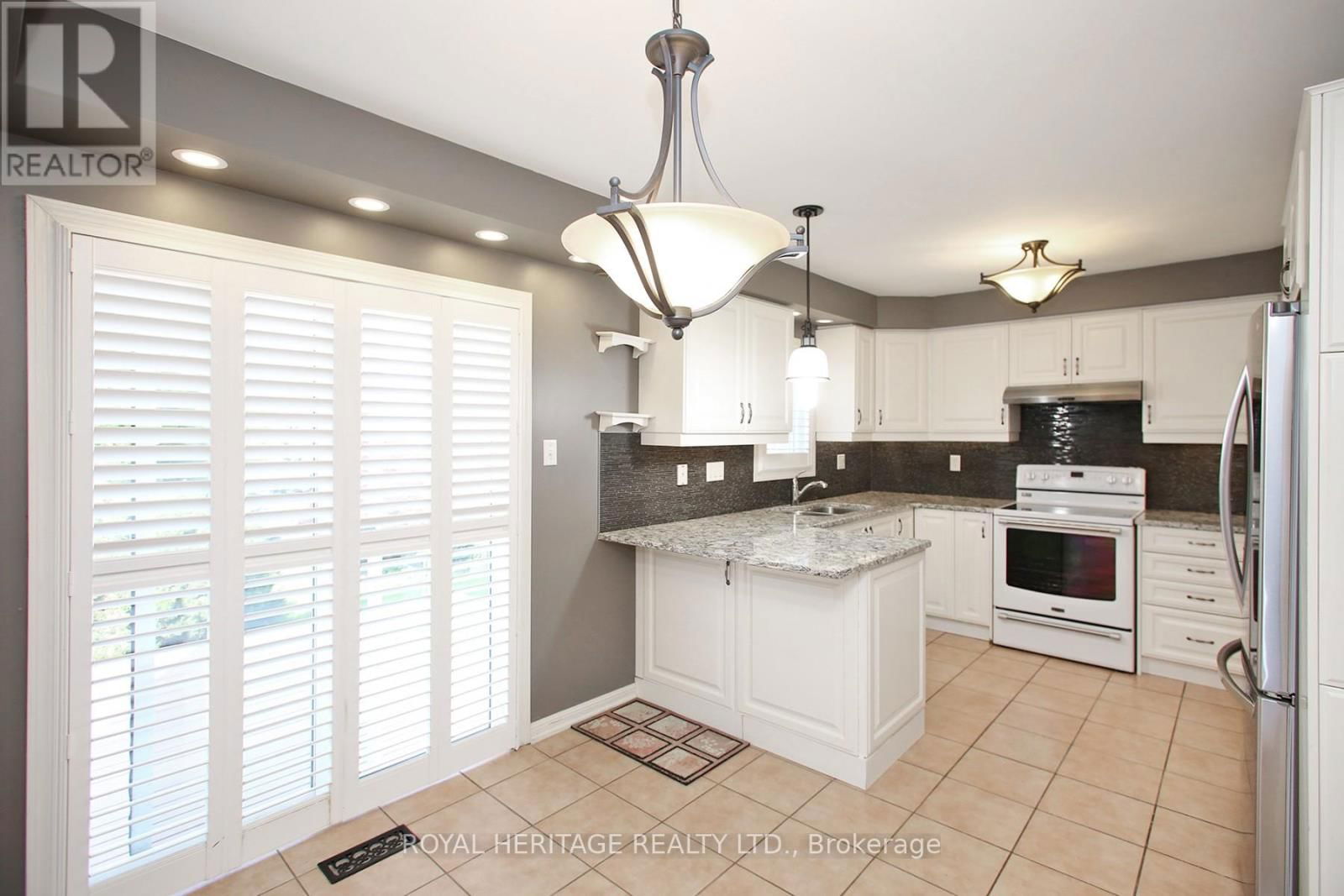 70 LONGUEUIL PLACE Image 10