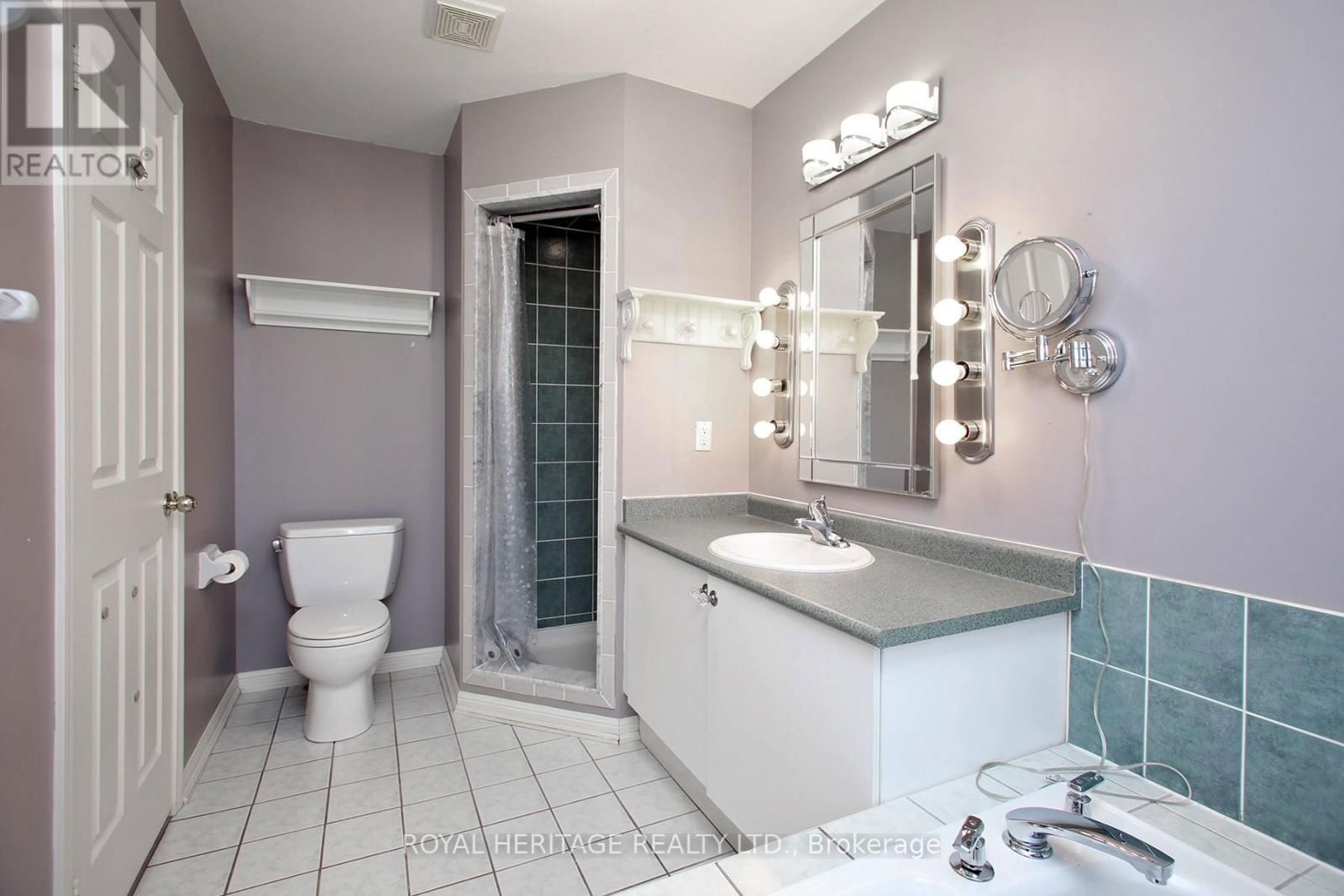 70 LONGUEUIL PLACE Image 14