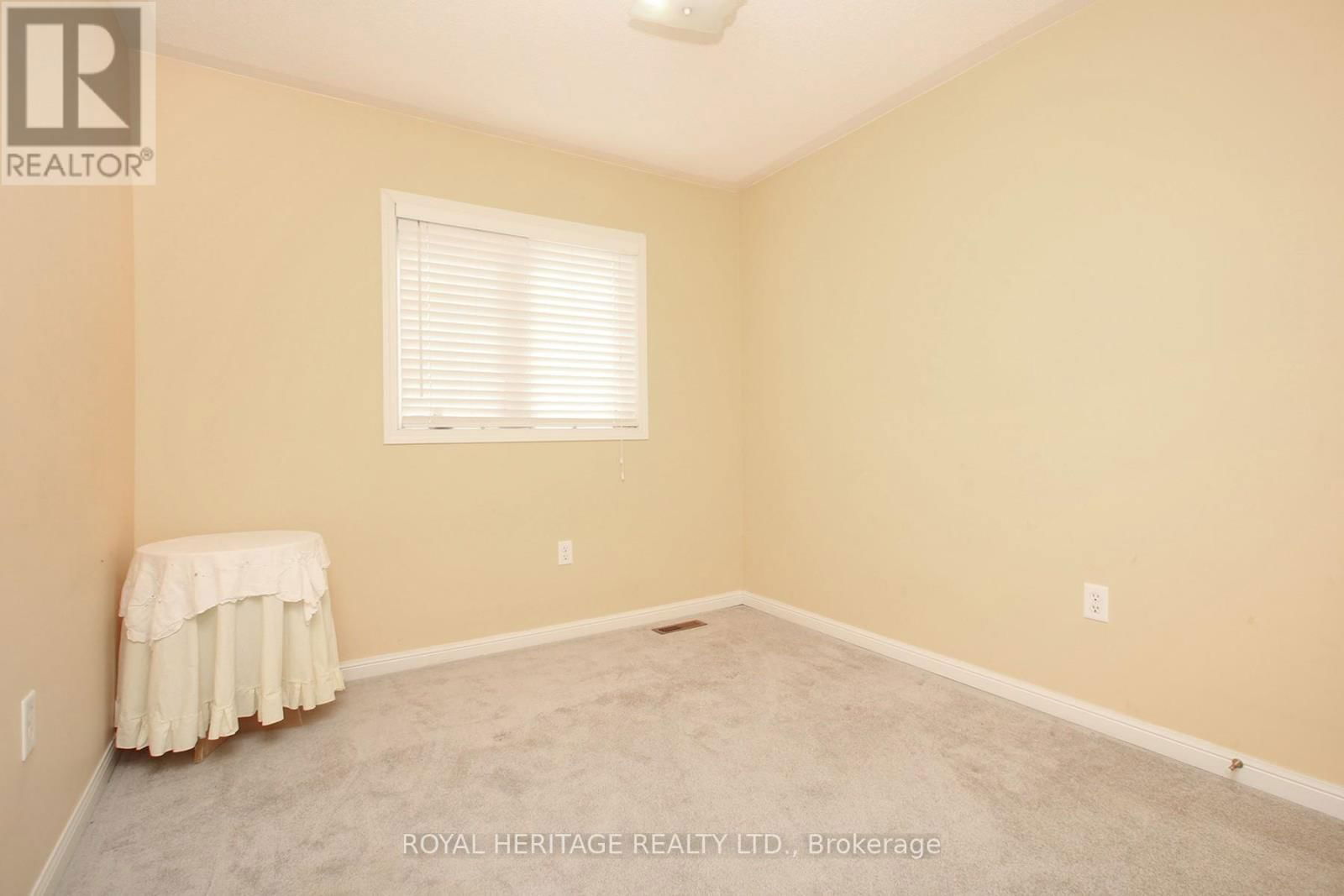 70 LONGUEUIL PLACE Image 18