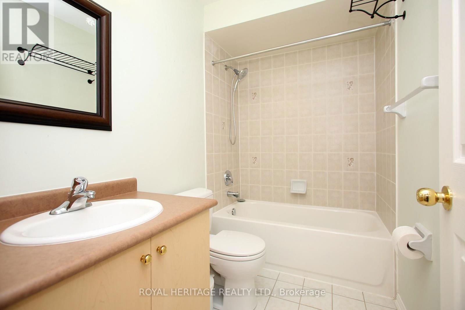 70 LONGUEUIL PLACE Image 19