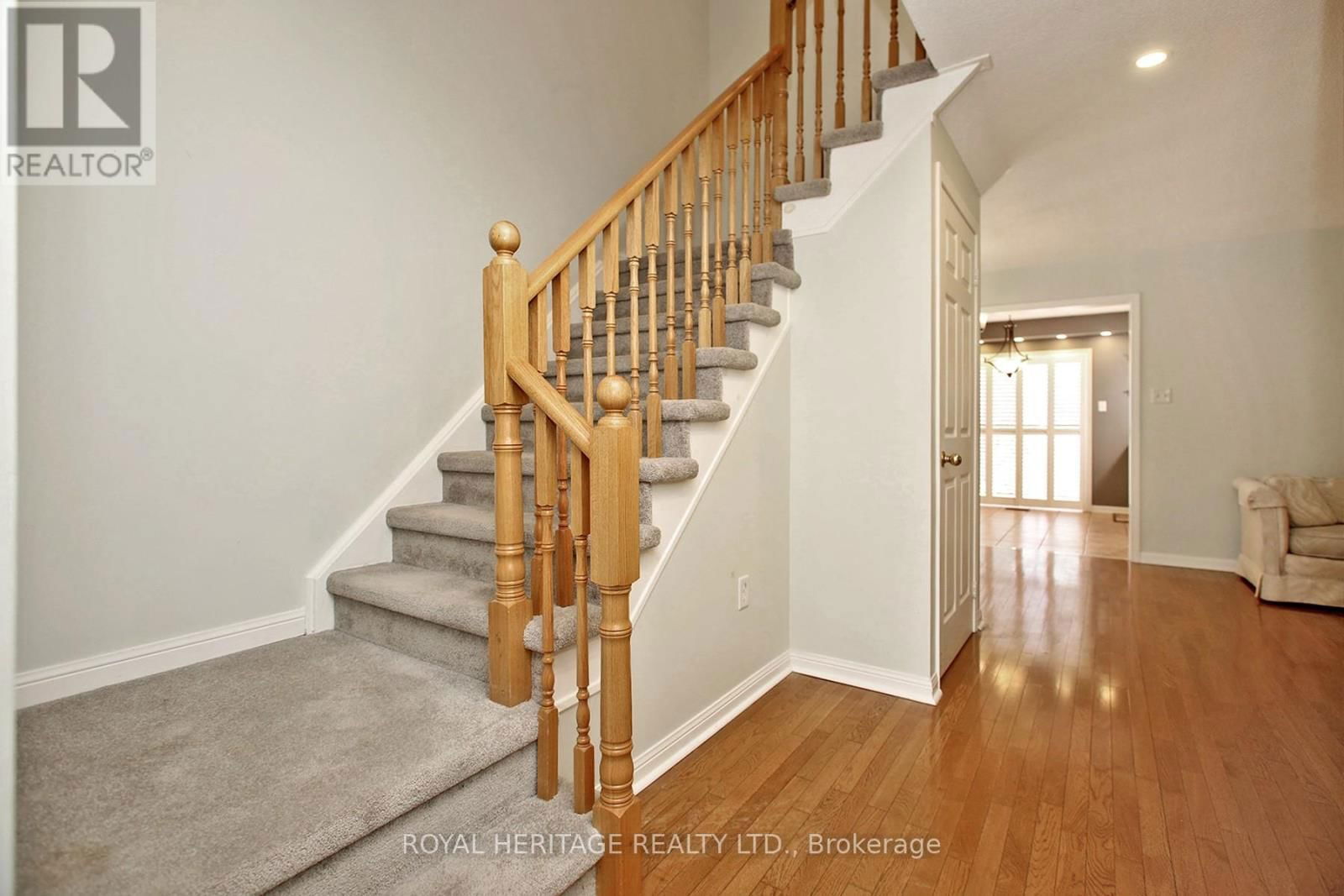 70 LONGUEUIL PLACE Image 21