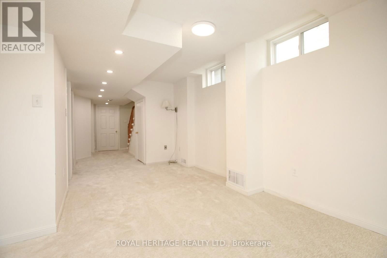 70 LONGUEUIL PLACE Image 23