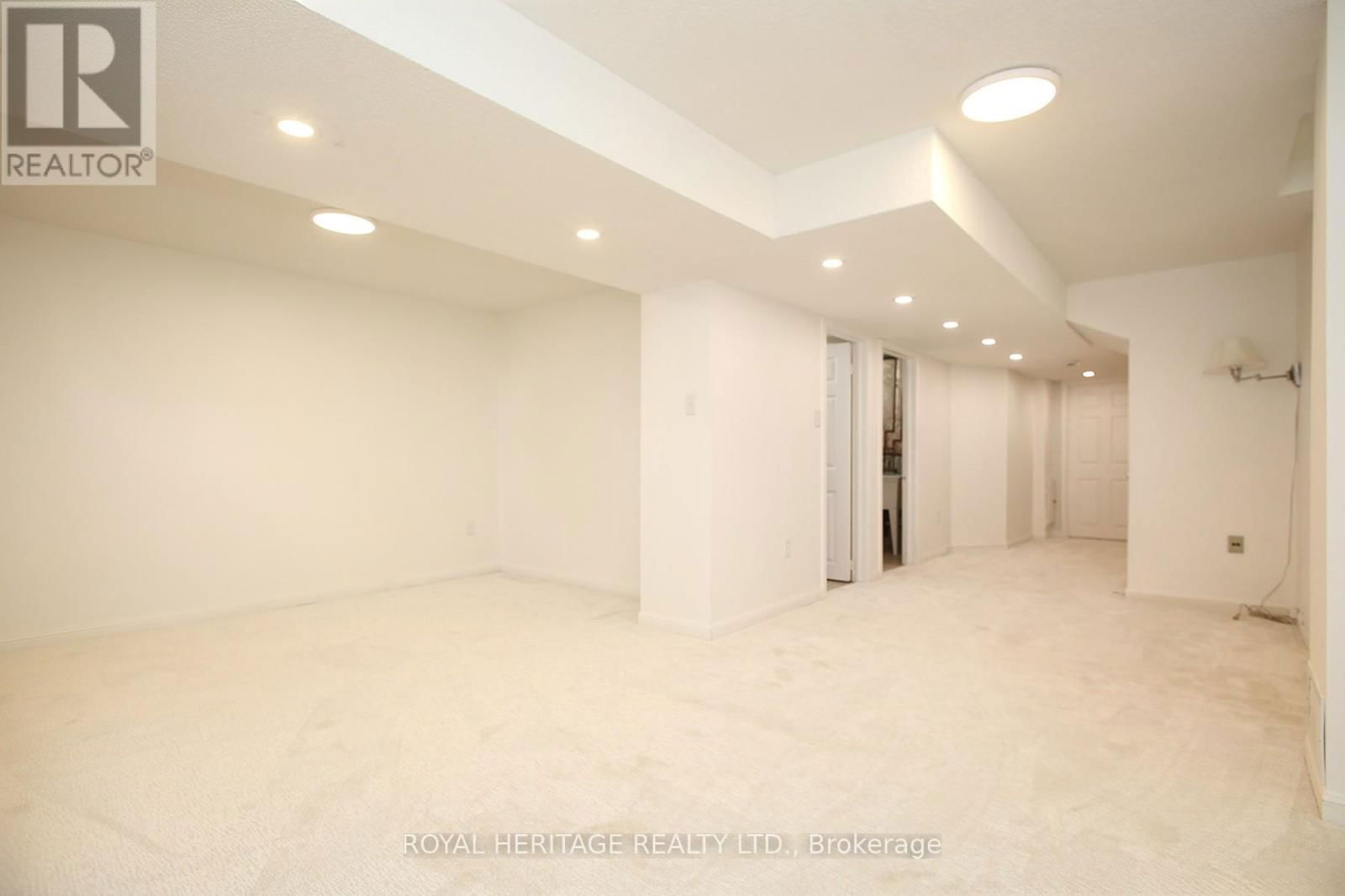 70 LONGUEUIL PLACE Image 25