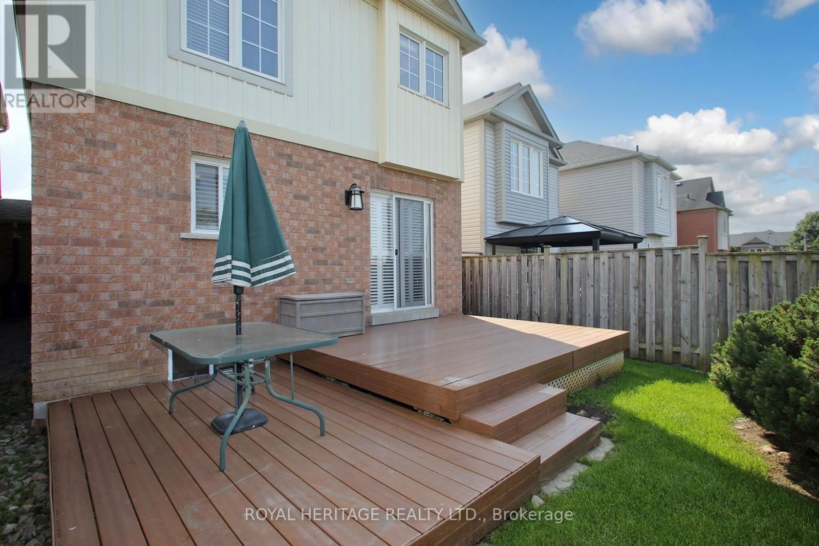 70 LONGUEUIL PLACE Image 28