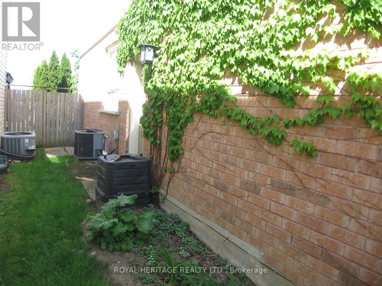 70 LONGUEUIL PLACE Image 29