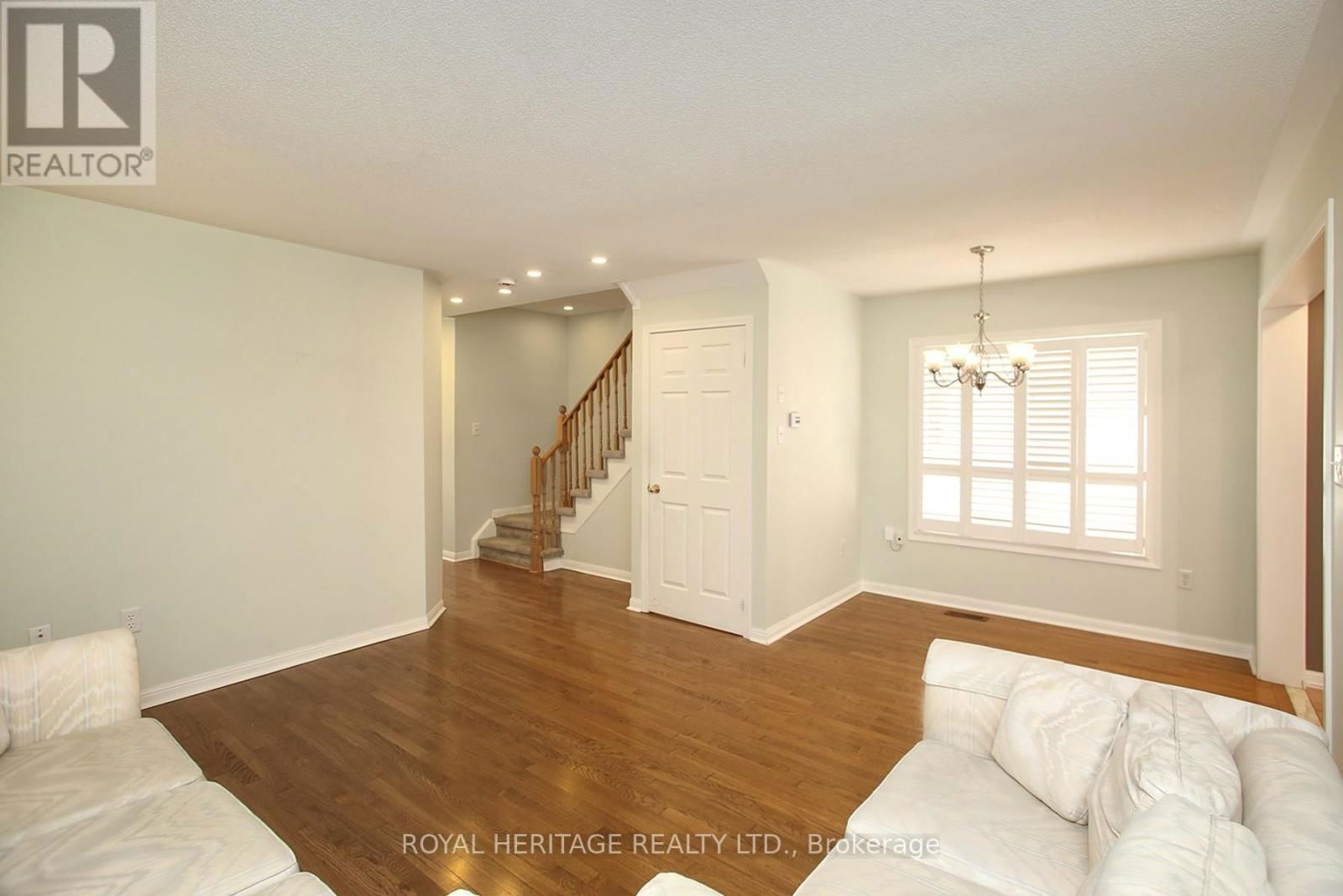 70 LONGUEUIL PLACE Image 4