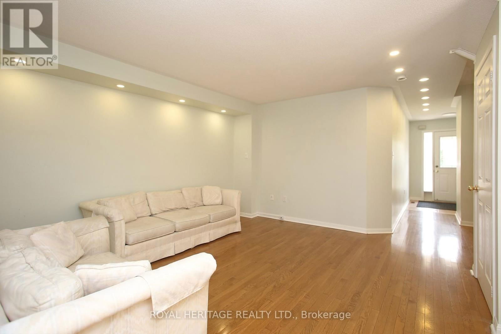 70 LONGUEUIL PLACE Image 6