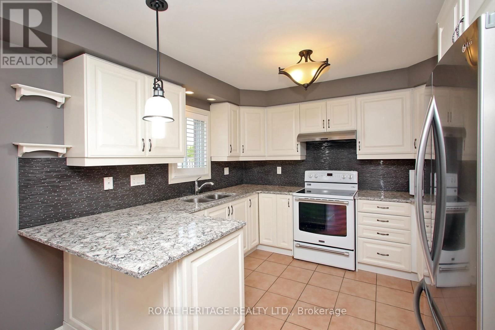 70 LONGUEUIL PLACE Image 7