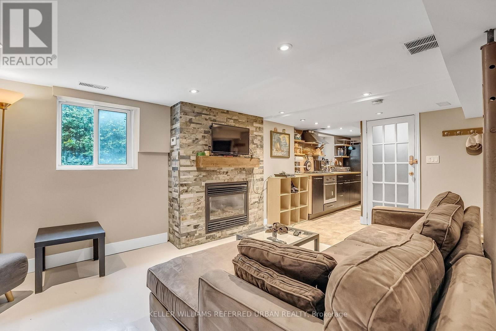 5 DONORA DRIVE Image 33