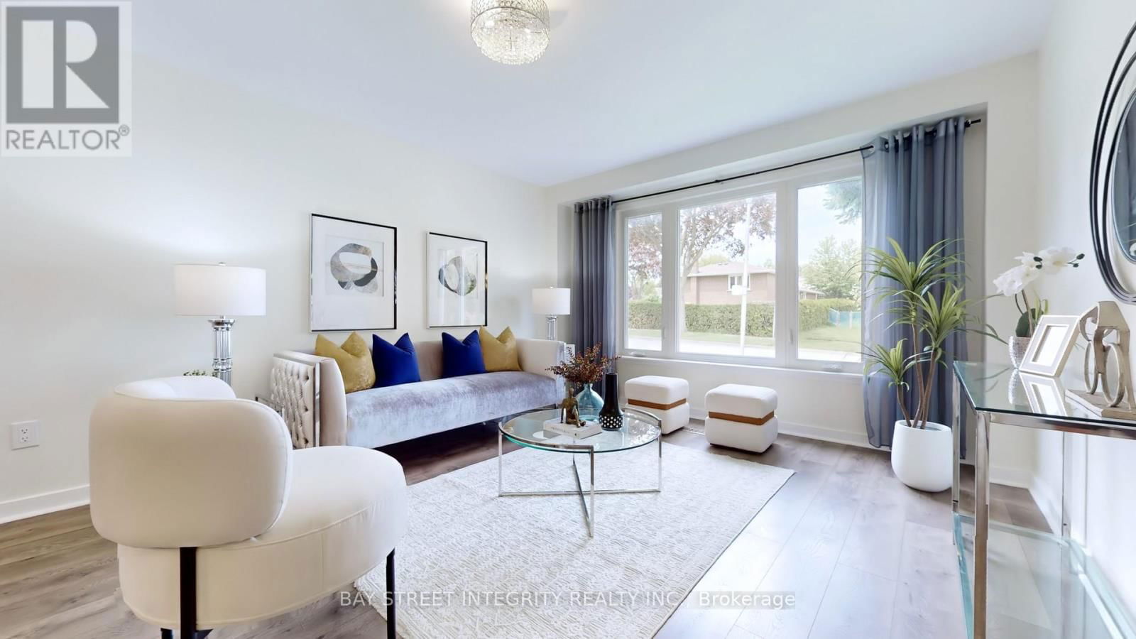 6 QUEENSCOURT DRIVE Image 1