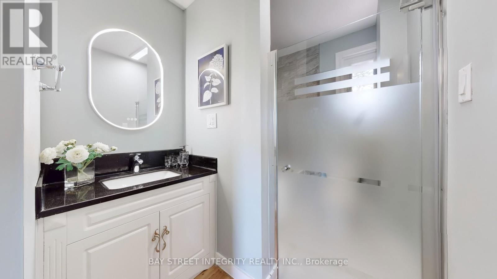 6 QUEENSCOURT DRIVE Image 11