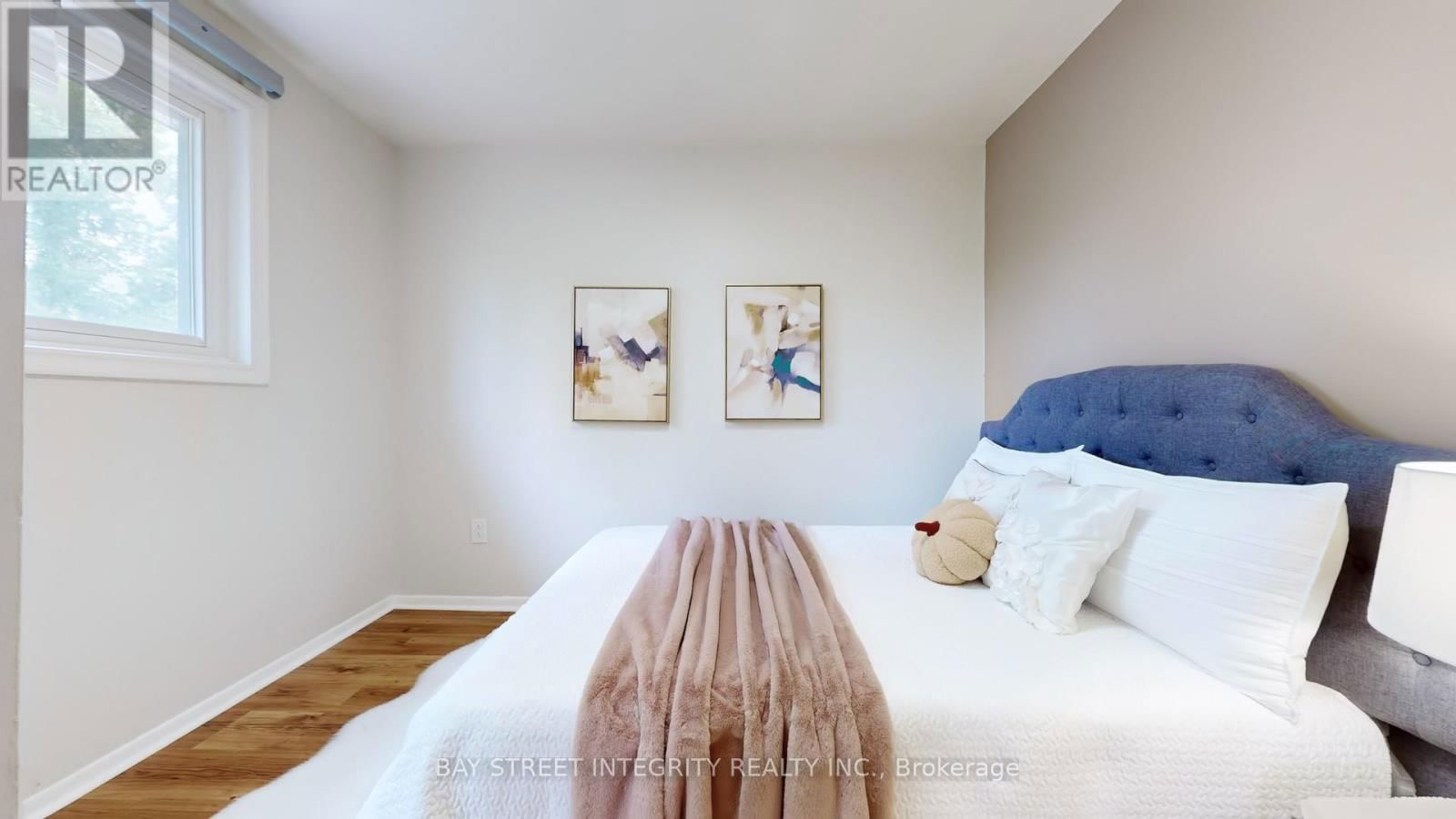 6 QUEENSCOURT DRIVE Image 13