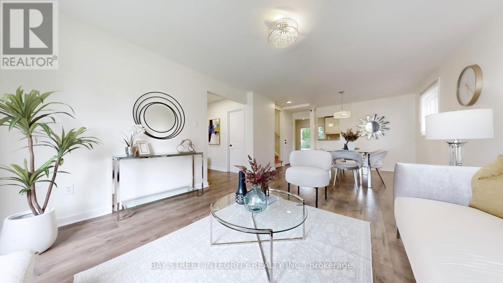 6 QUEENSCOURT DRIVE Image 2