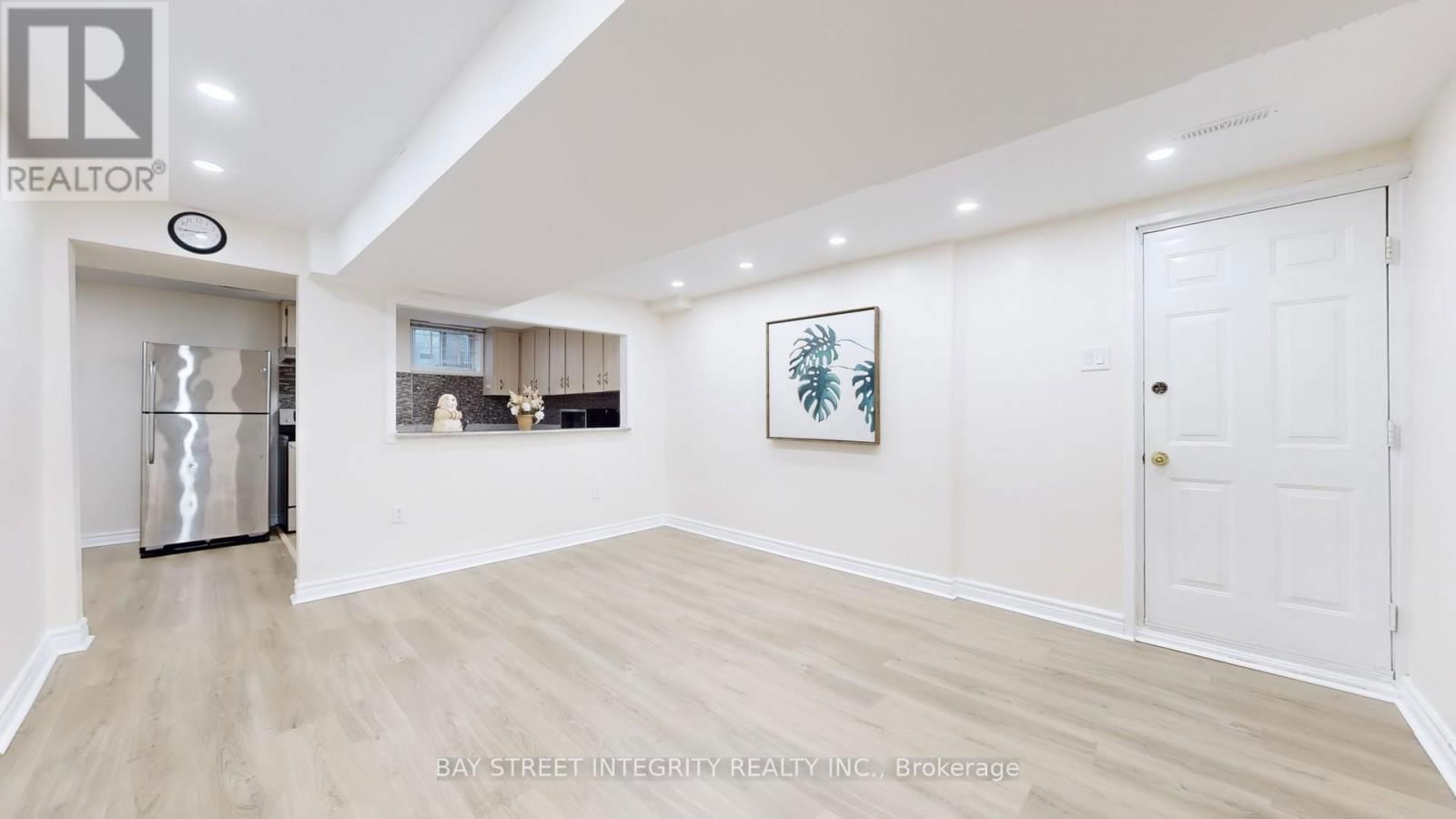 6 QUEENSCOURT DRIVE Image 20