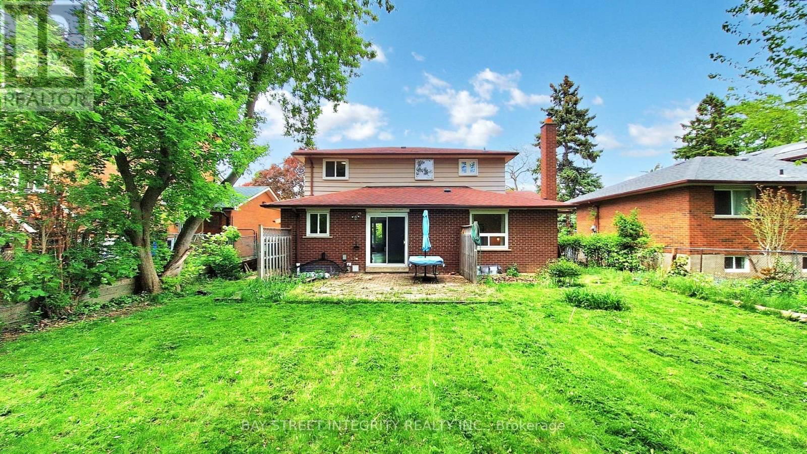 6 QUEENSCOURT DRIVE Image 25