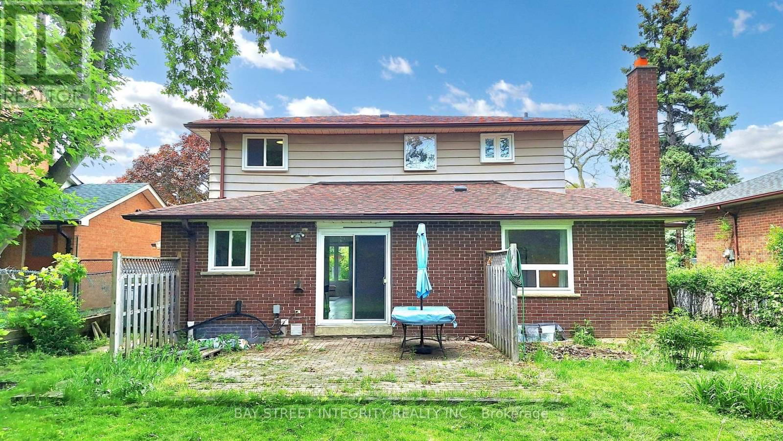 6 QUEENSCOURT DRIVE Image 26