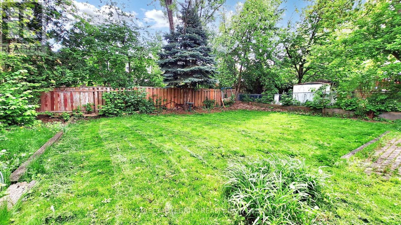 6 QUEENSCOURT DRIVE Image 27