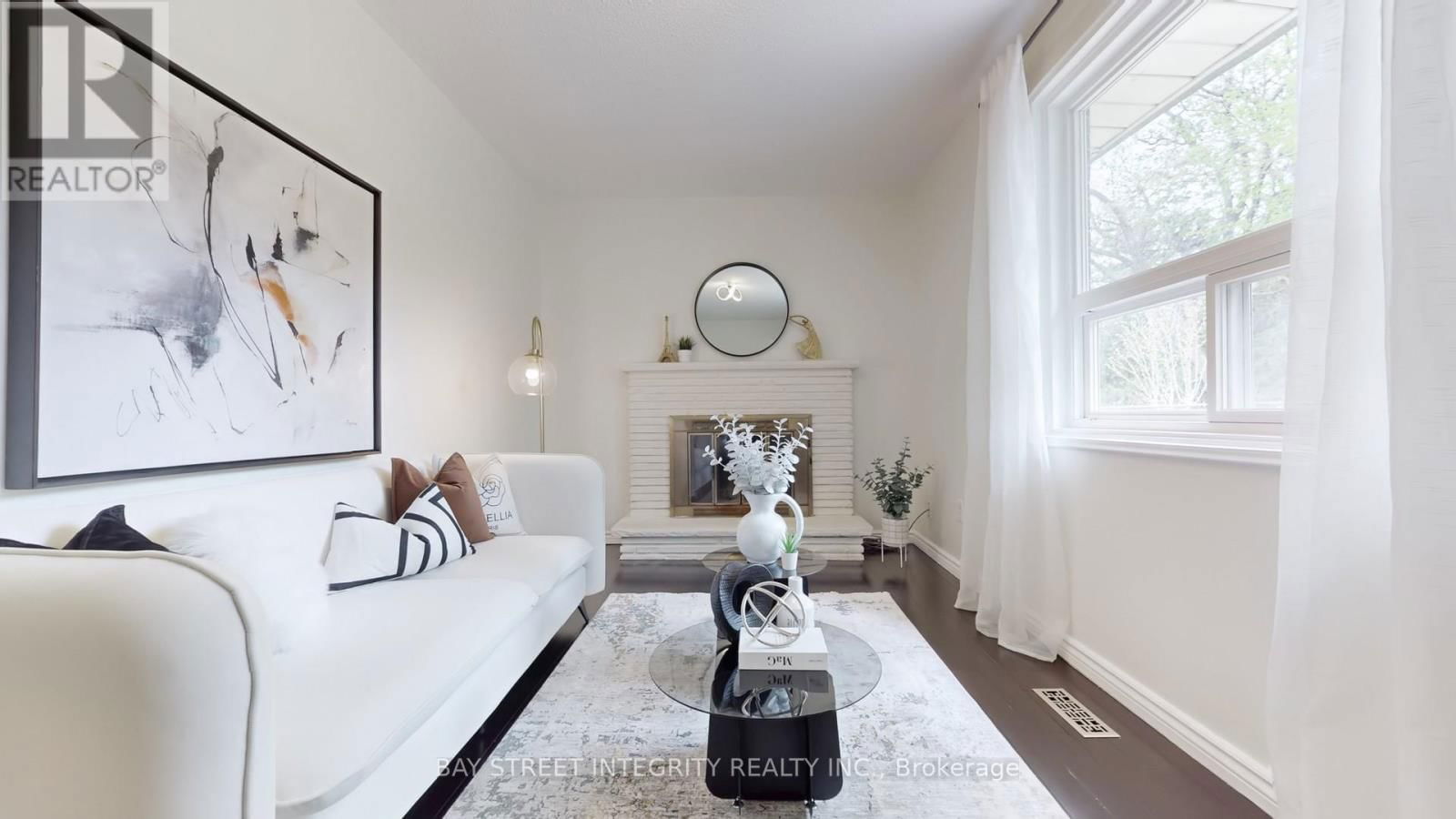 6 QUEENSCOURT DRIVE Image 5