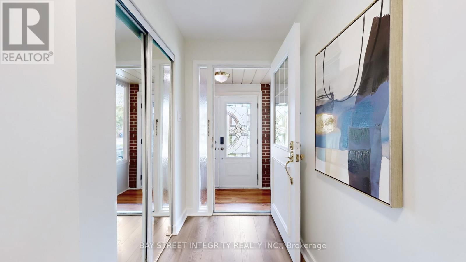 6 QUEENSCOURT DRIVE Image 8