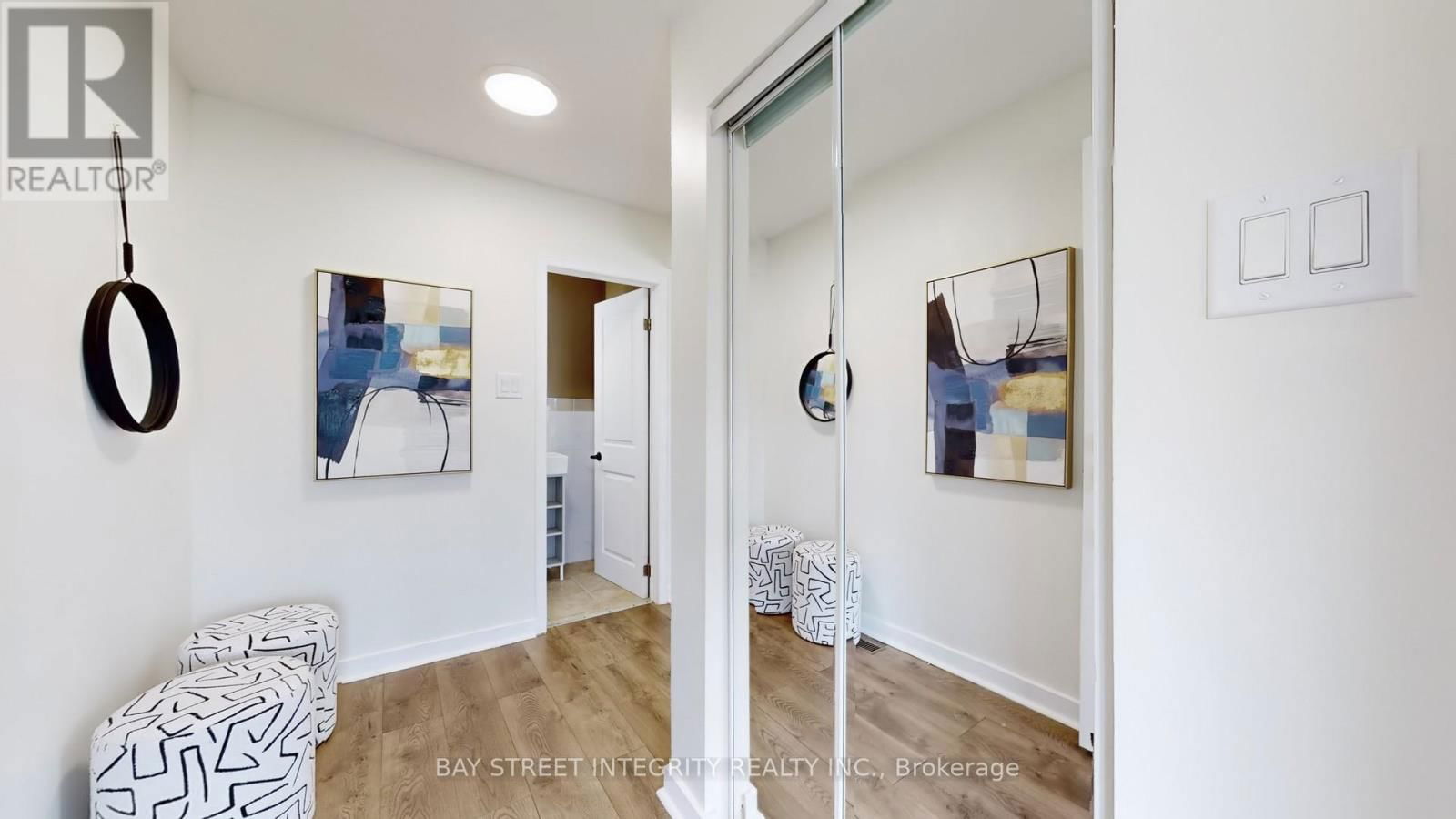 6 QUEENSCOURT DRIVE Image 9