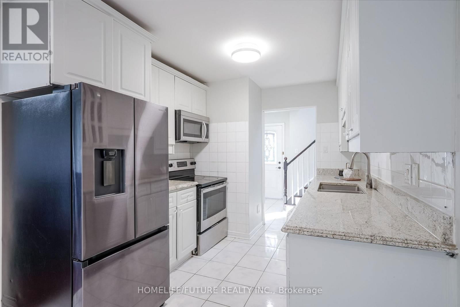 47 CARISBROOKE SQUARE Image 12